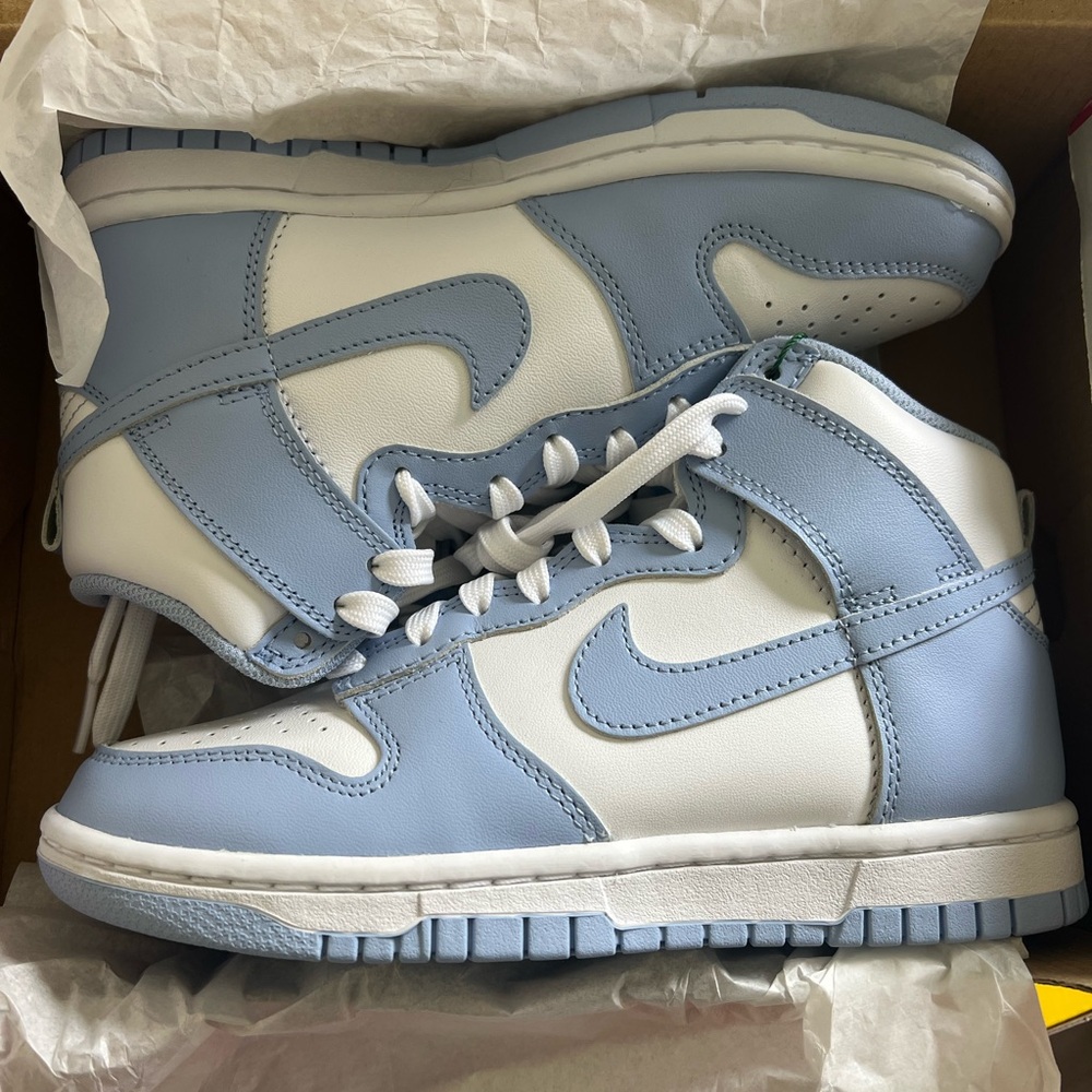 BNWT Nike Dunk High sneakers Blue and White Sneakers